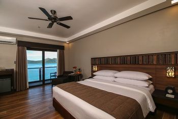 Two Seasons Coron Bayside Hotel 4*