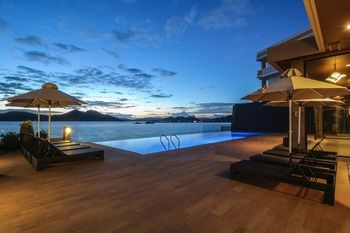 Two Seasons Coron Bayside Hotel 4*