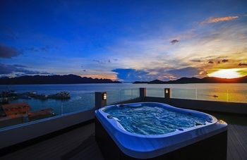 Two Seasons Coron Bayside Hotel 4*