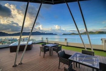 Two Seasons Coron Bayside Hotel 4*