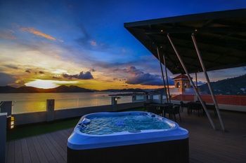 Two Seasons Coron Bayside Hotel 4*