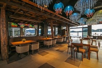Two Seasons Coron Bayside Hotel 4*