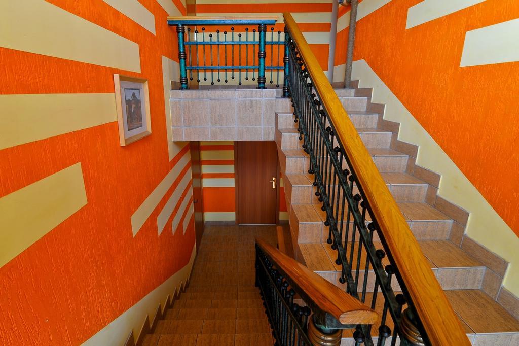Orange Hotel 1*