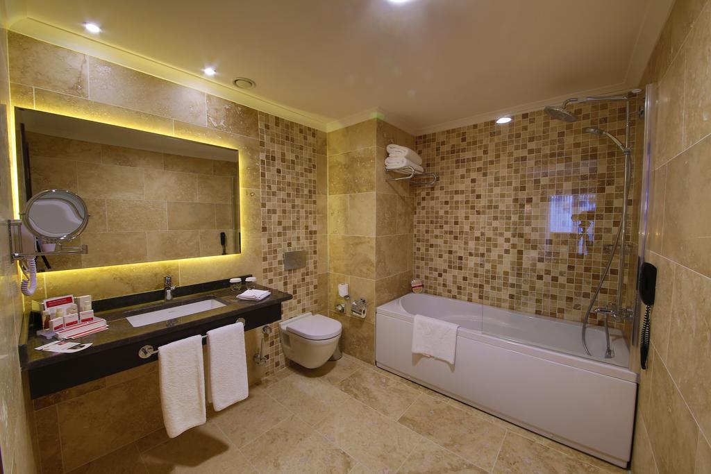 Ramada Hotel & Suites Istanbul Merter 5*