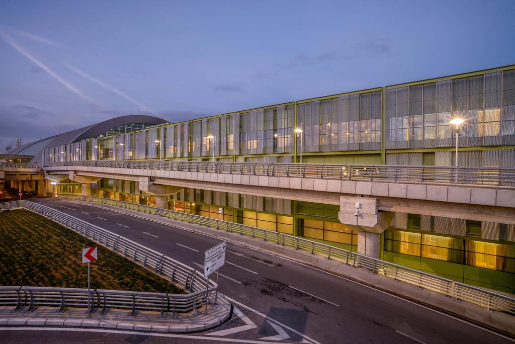 TAV Airport Hotel Izmir 4*