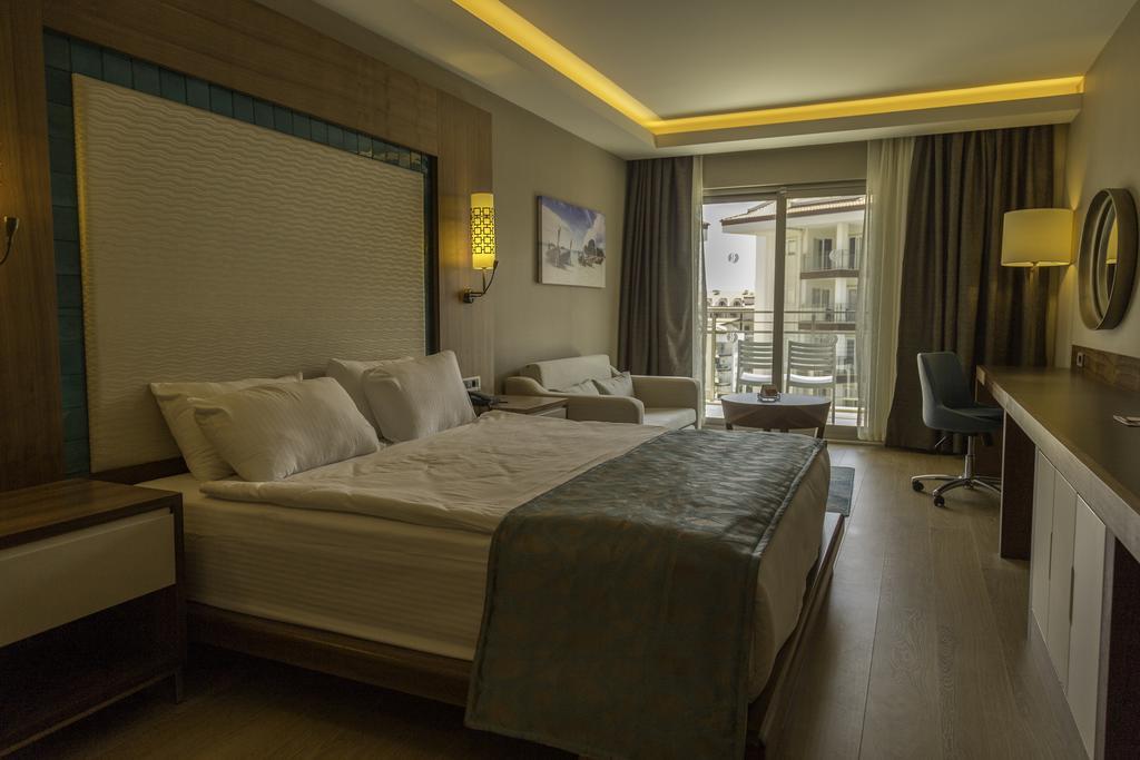 Ramada Hotel & Suites by Wyndham Kusadasi 5*