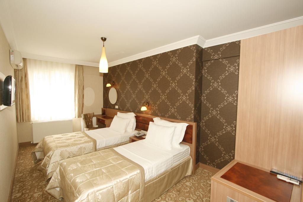 Q Hotel Old City 3*