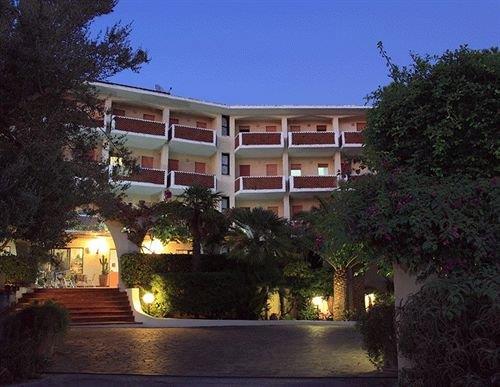 Hotel Punta Faro 3*