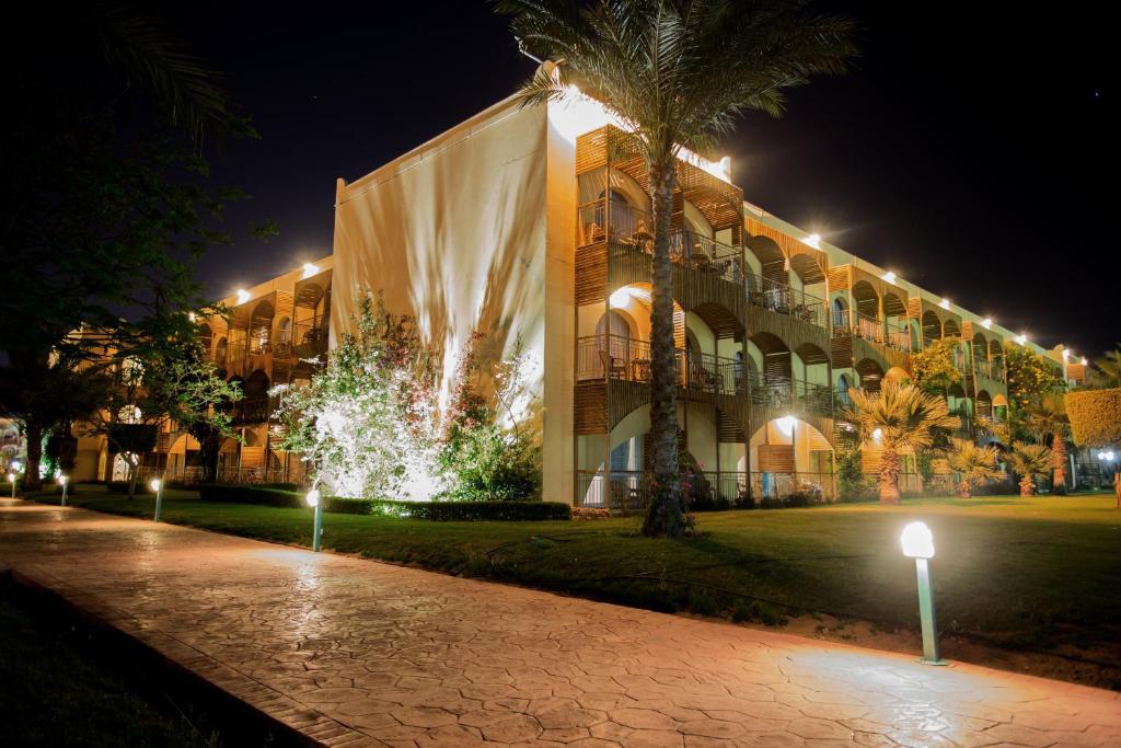 Desert Rose Resort 5*