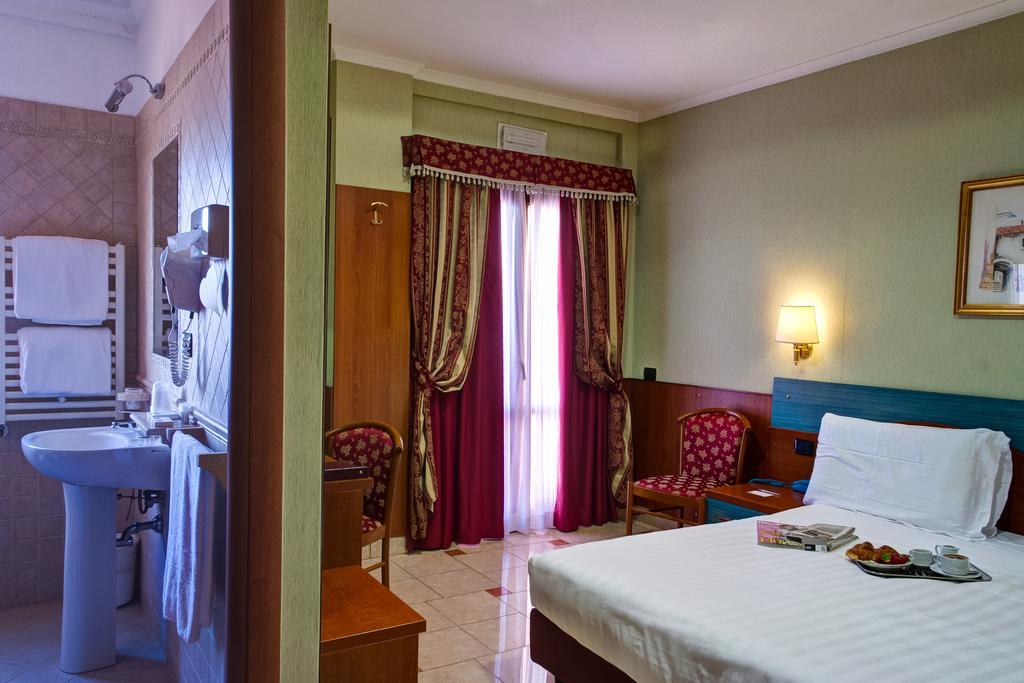 The Hotel Riviera, Sure Hotel Collection by Best Western 3*
