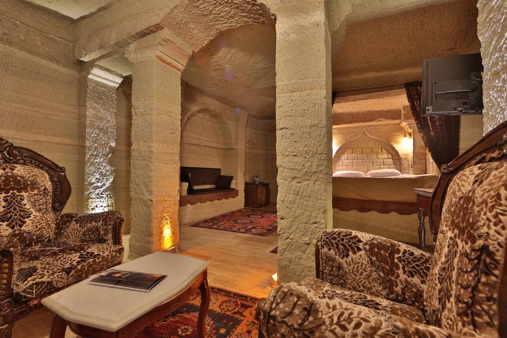 Holiday Cave Hotel 4*