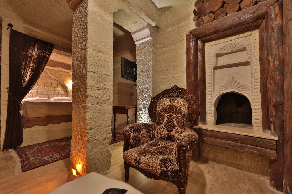 Holiday Cave Hotel 4*