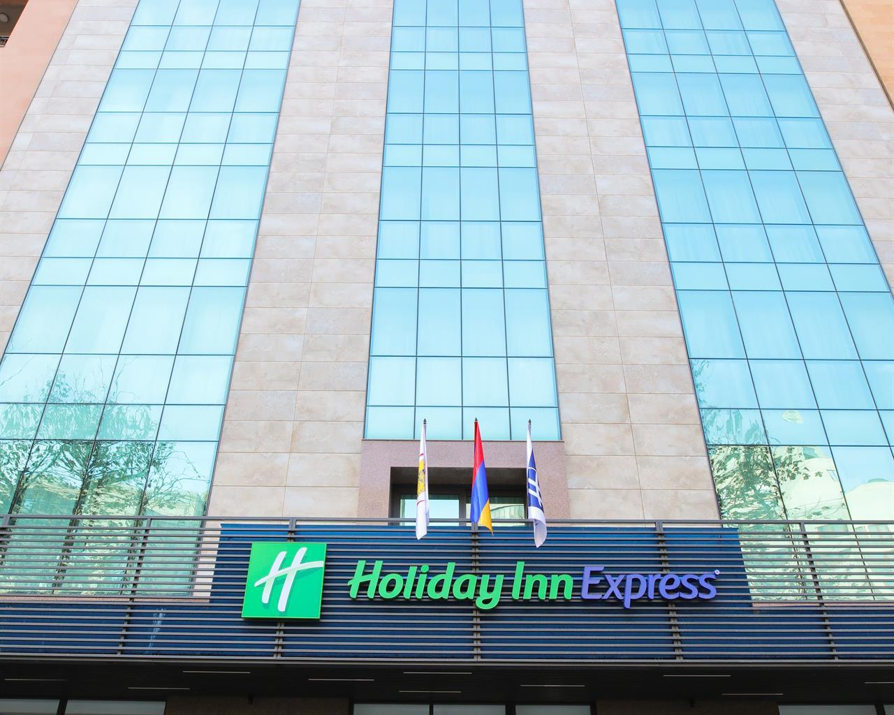 Holiday Inn Express Yerevan 3*