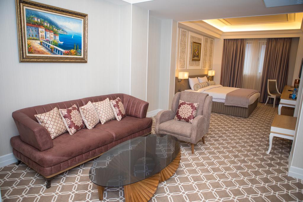 Theatrum Hotel Baku 5*