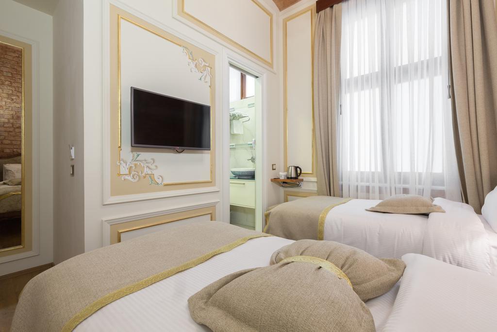 Hotel Pera Parma 4*