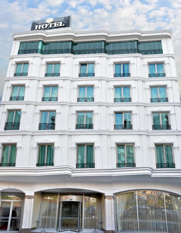 The Grand Mira Hotel 4*