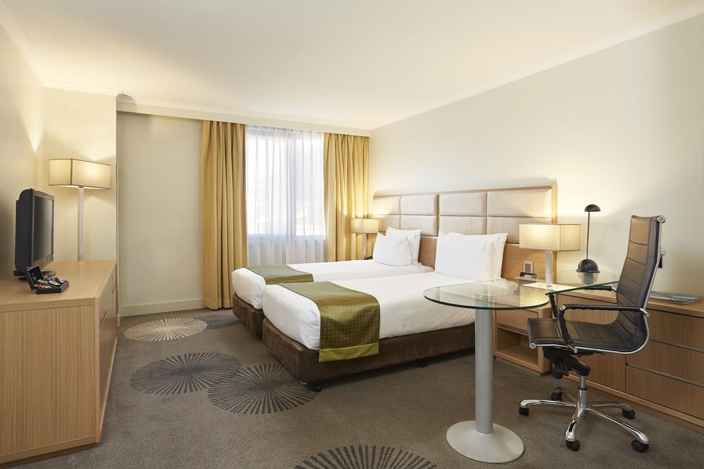 Holiday Inn Parramatta 4*