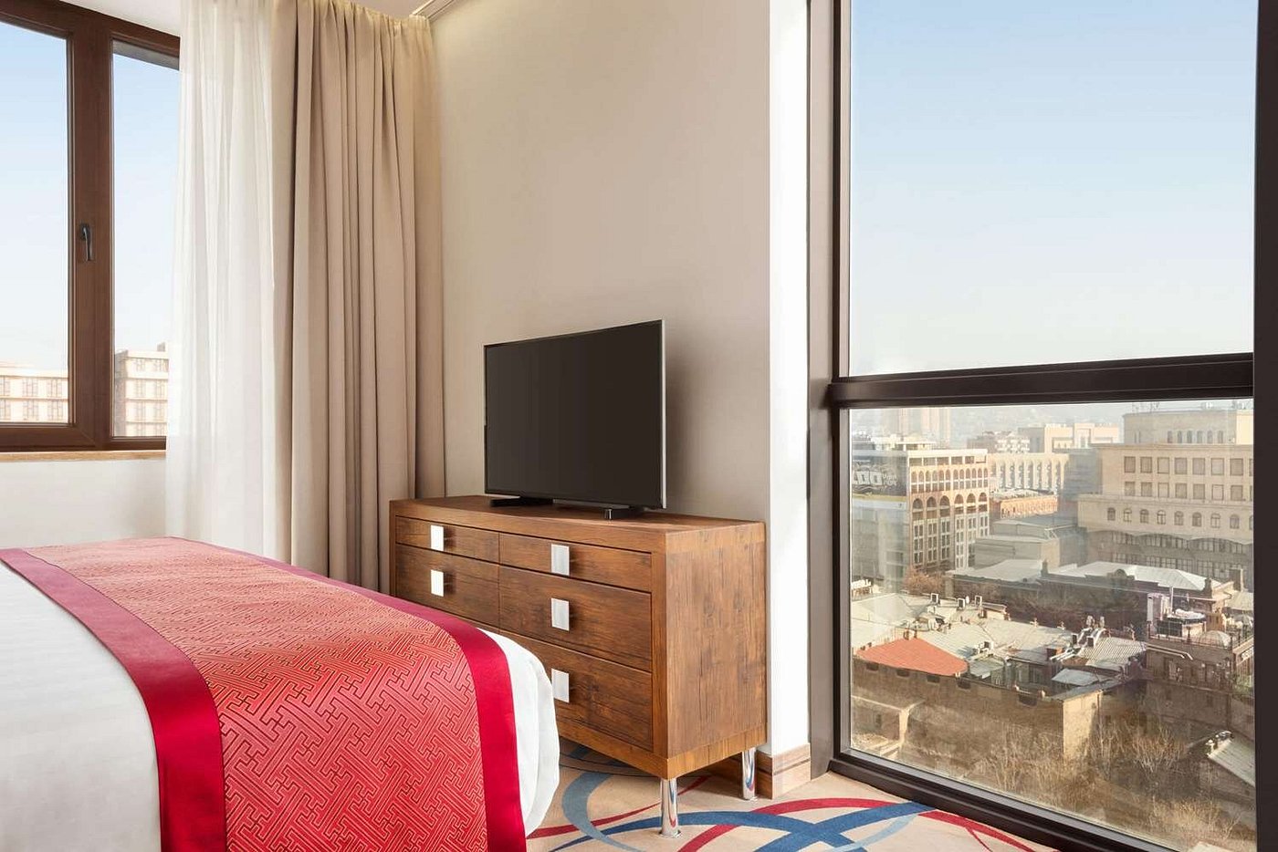 Ramada Hotel & Suites 4*