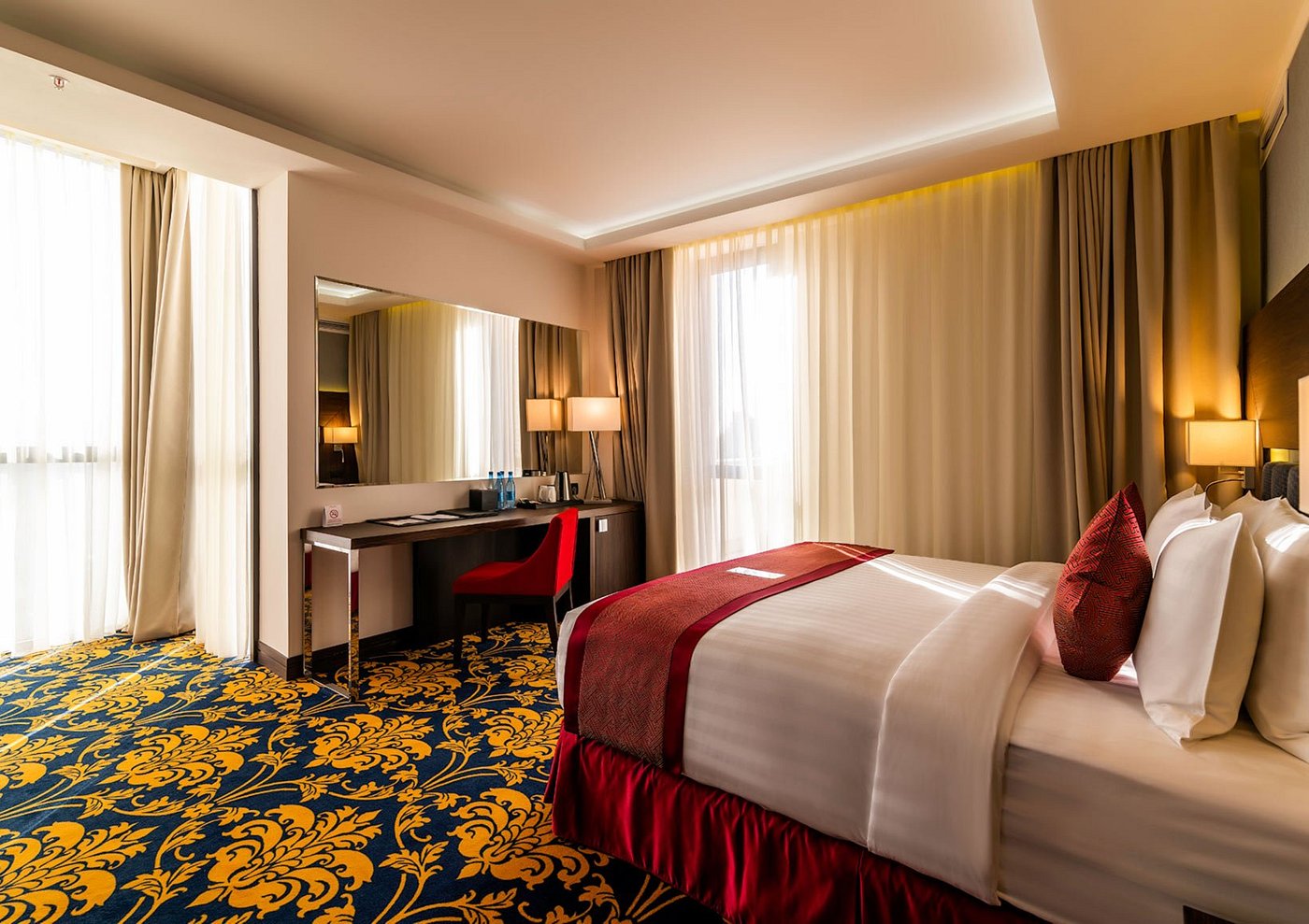 Ramada Hotel & Suites 4*