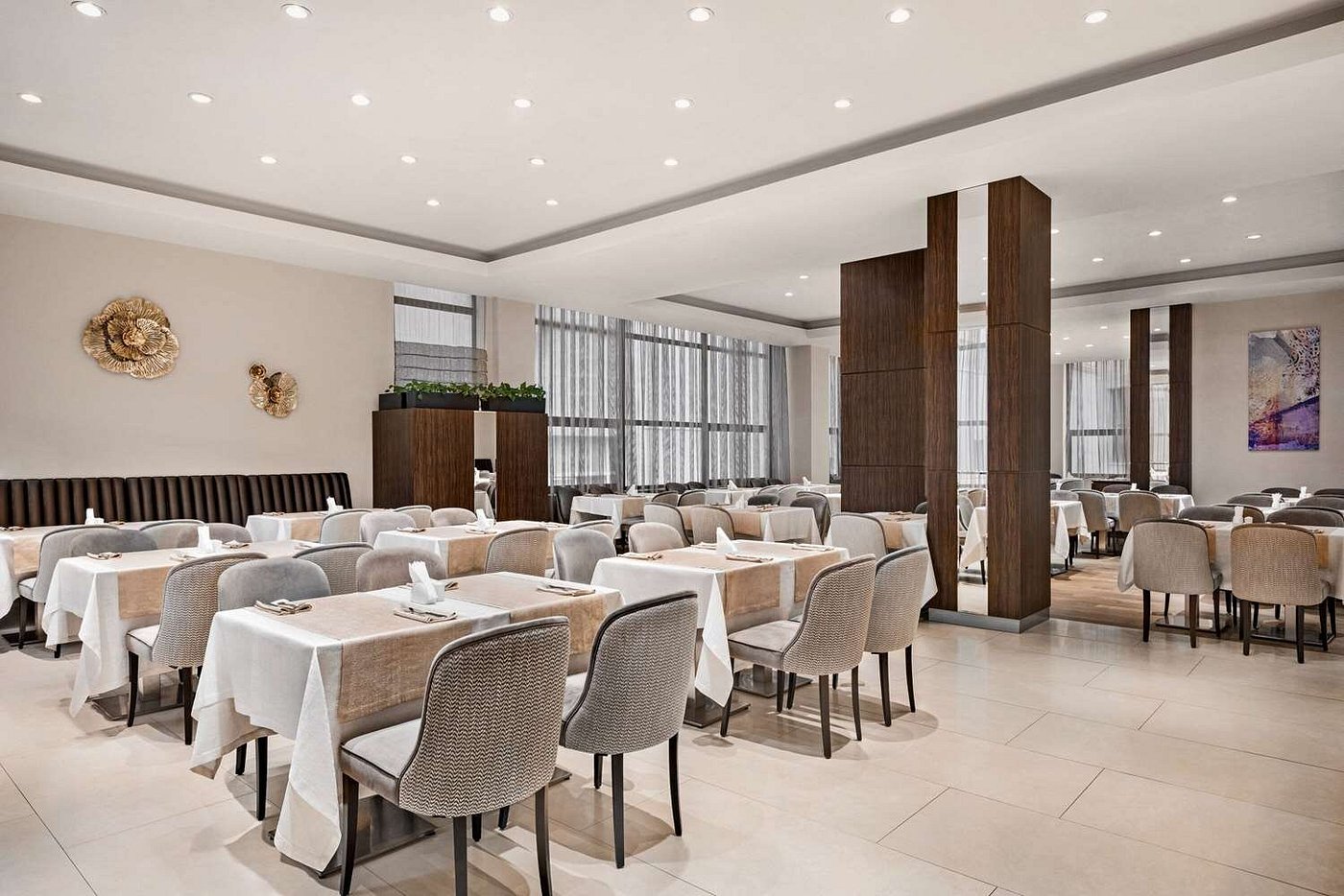 Ramada Hotel & Suites 4*