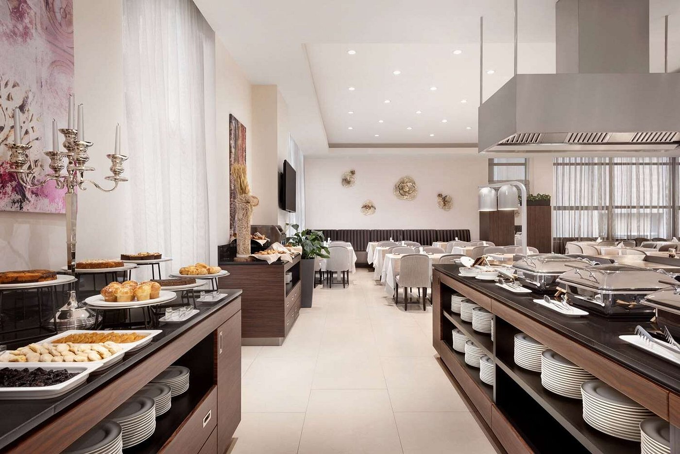 Ramada Hotel & Suites 4*