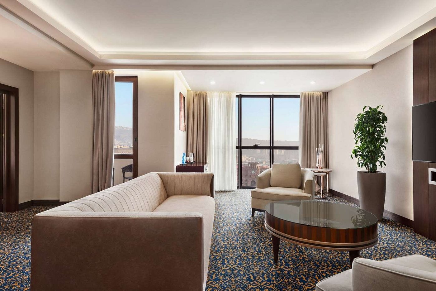 Ramada Hotel & Suites 4*