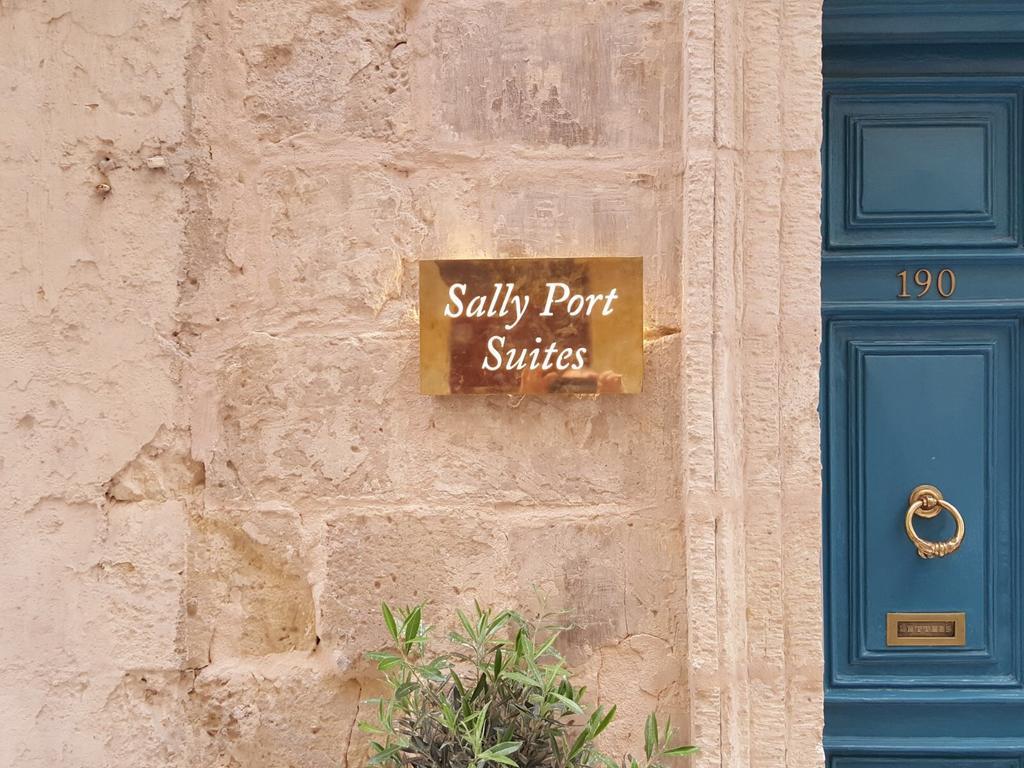Туры в Sally Port Suites