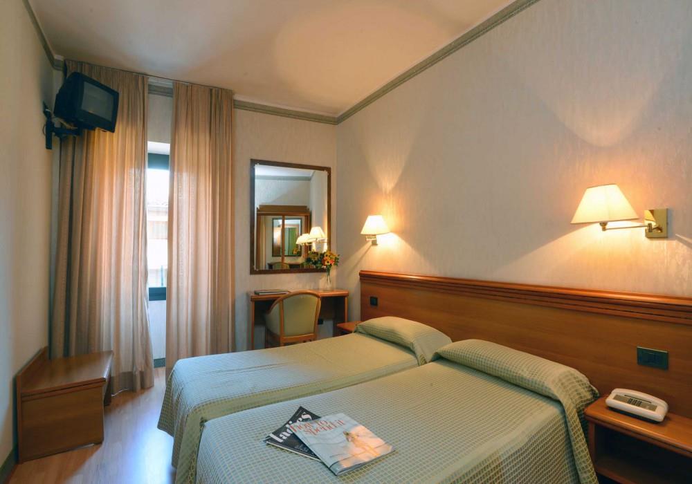 Hotel Du Lac Gardone Riviera 3*