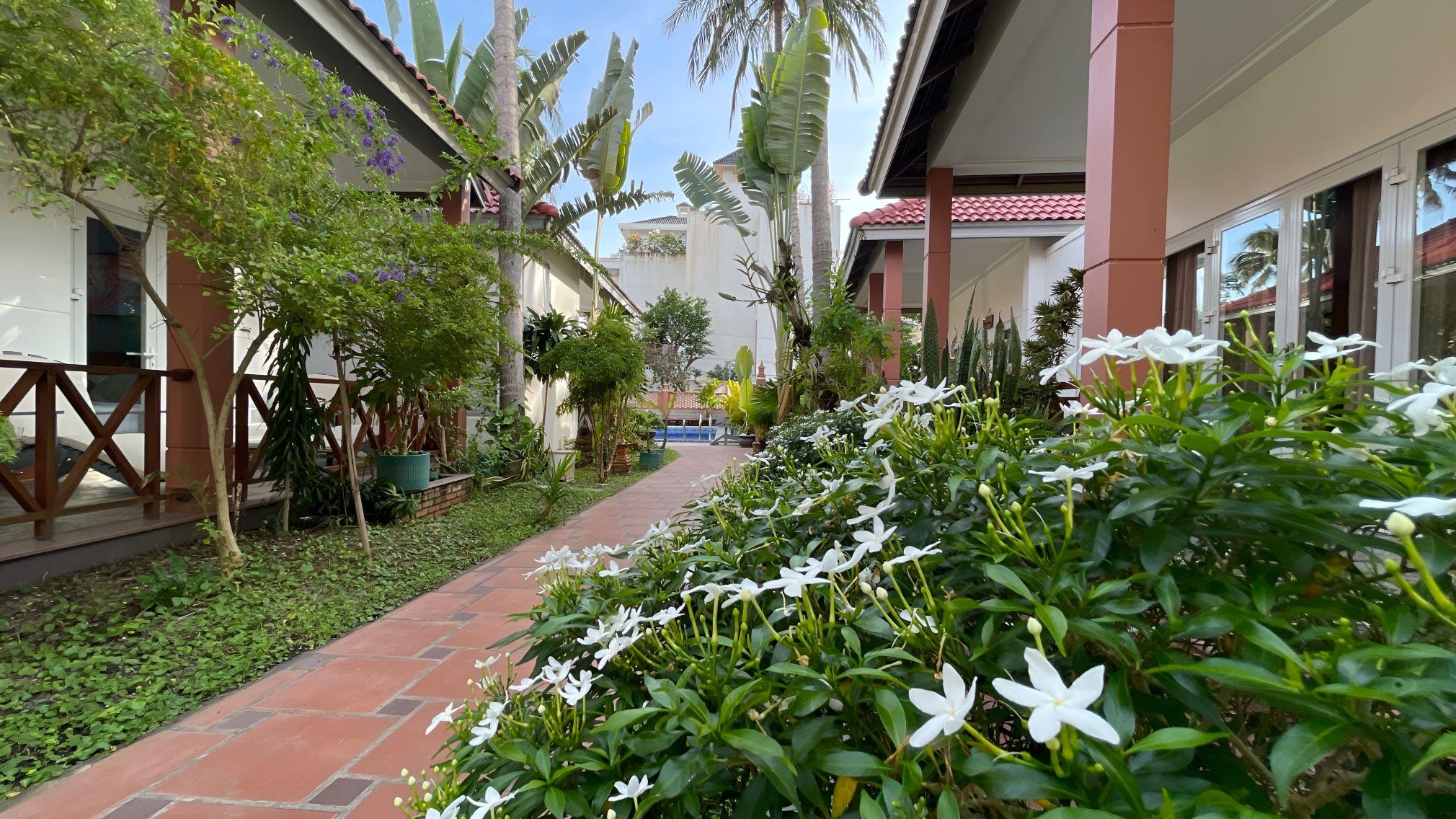 Lotus Garden Resort 3*