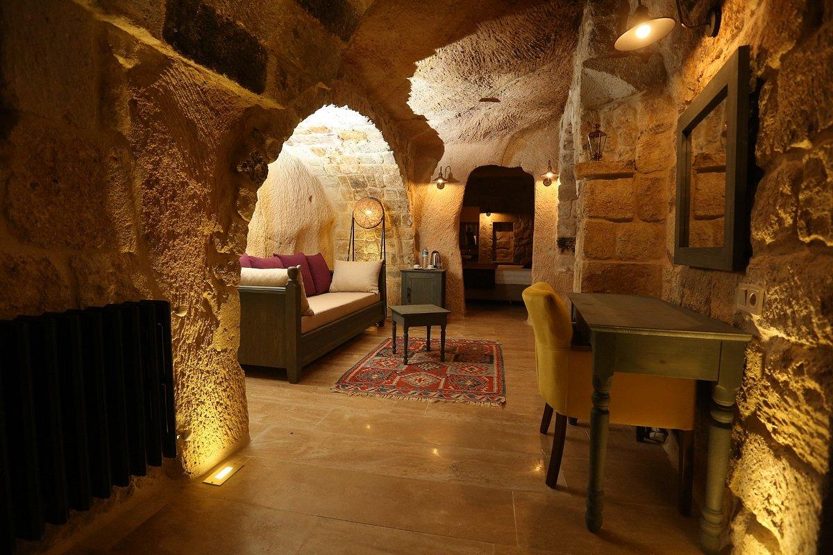 Acropolis Cave Suite 3*