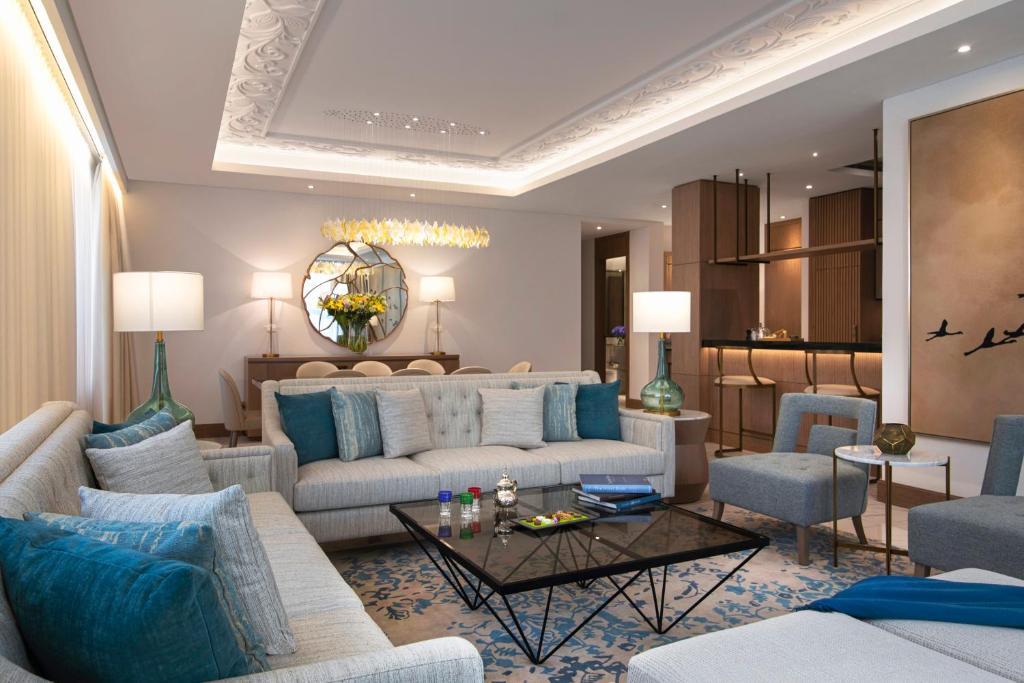 Al Jaddaf Rotana Suite Hotel 5*