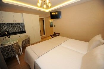 Rooms Inn Taxim 3*
