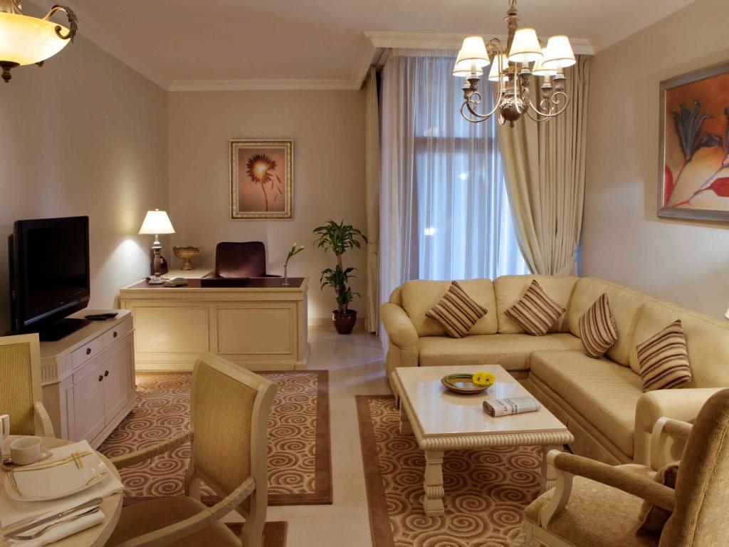 Mercure Dubai Barsha Heights Hotel Suites 4*