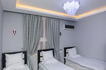 Capital Hotel 1*