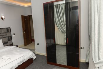 Capital Hotel 1*
