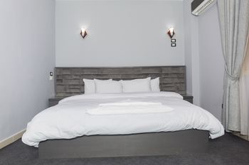 Capital Hotel 1*