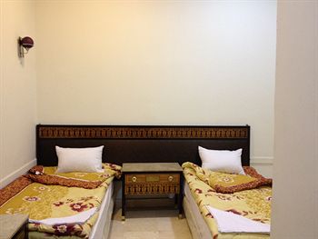 One Season Hostel 1*
