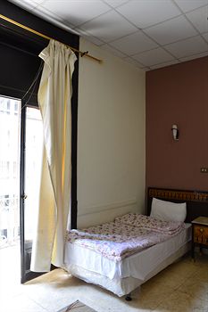 One Season Hostel 1*