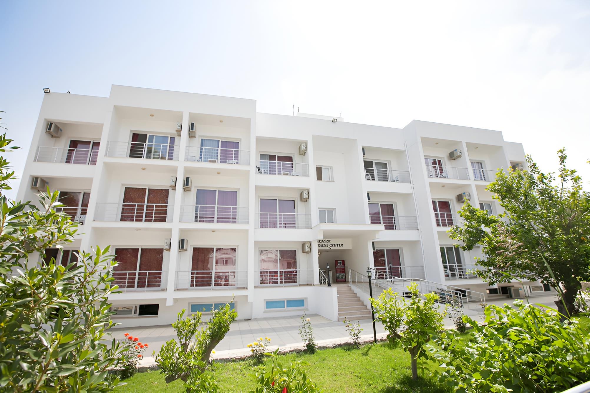 Rose Gardens Holiday Village 3*