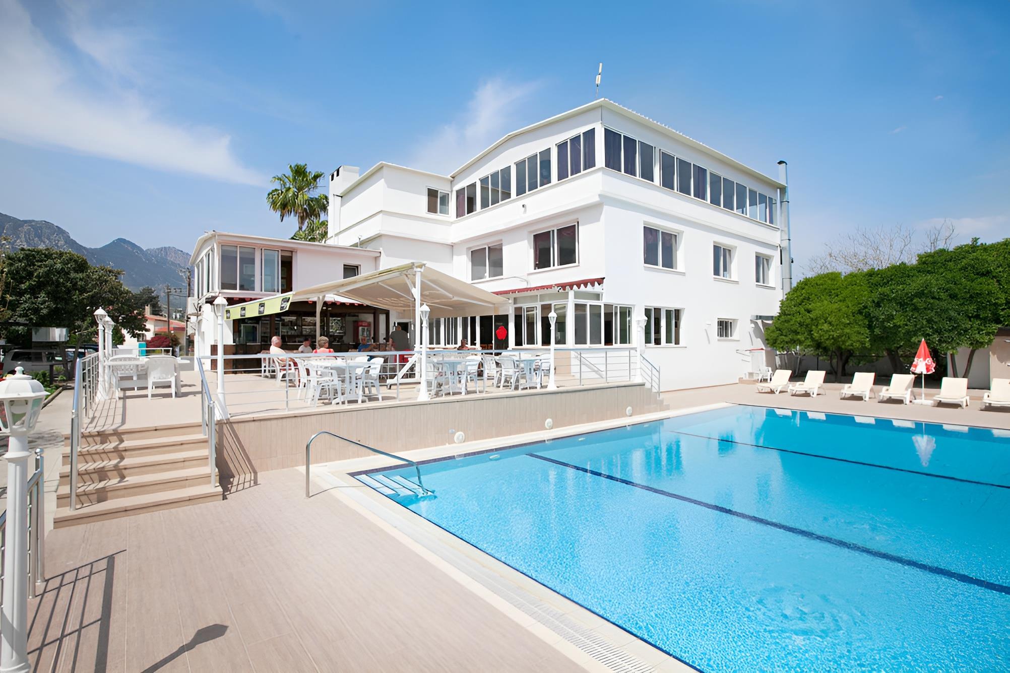 Rose Gardens Holiday Village 3*