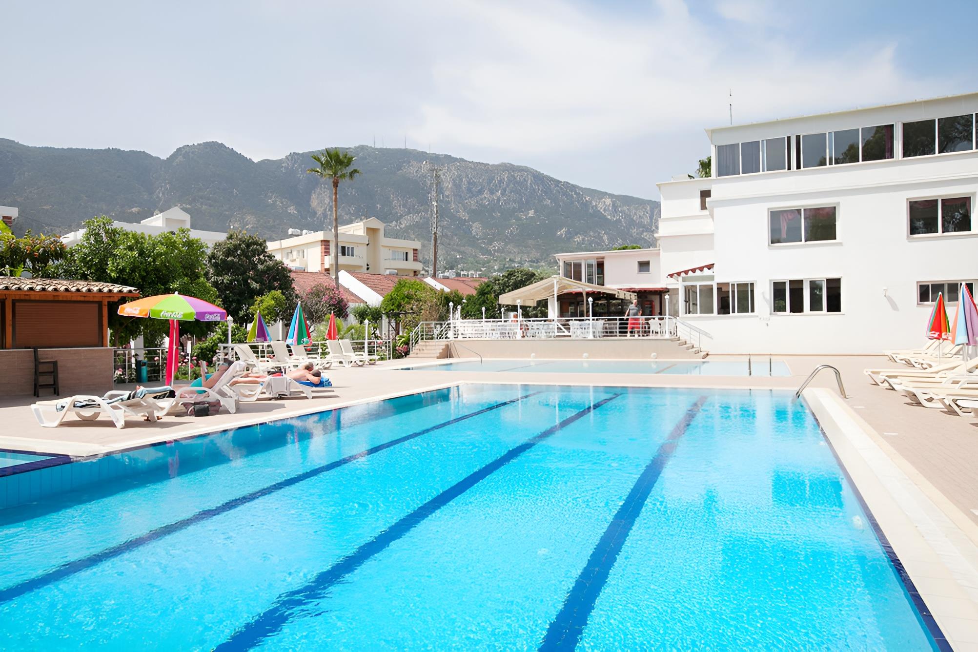 Rose Gardens Holiday Village 3*