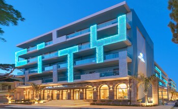 Blue Lagoon City Hotel 4*