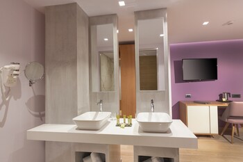 Blue Lagoon City Hotel 4*