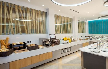 Blue Lagoon City Hotel 4*