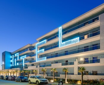 Blue Lagoon City Hotel 4*