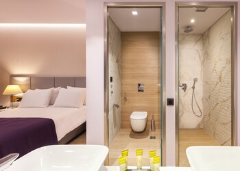 Blue Lagoon City Hotel 4*