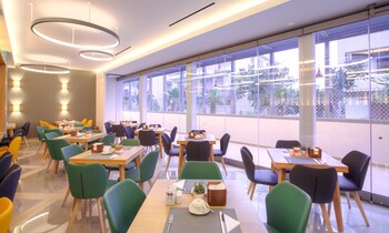 Blue Lagoon City Hotel 4*