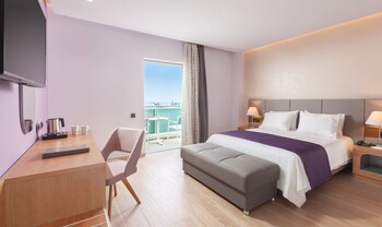 Blue Lagoon City Hotel 4*