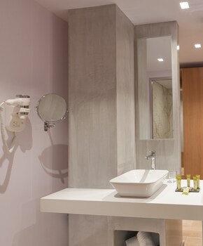 Blue Lagoon City Hotel 4*