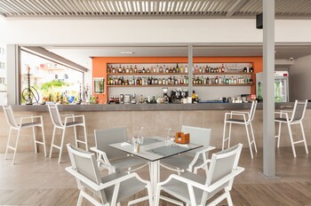 Blue Lagoon City Hotel 4*